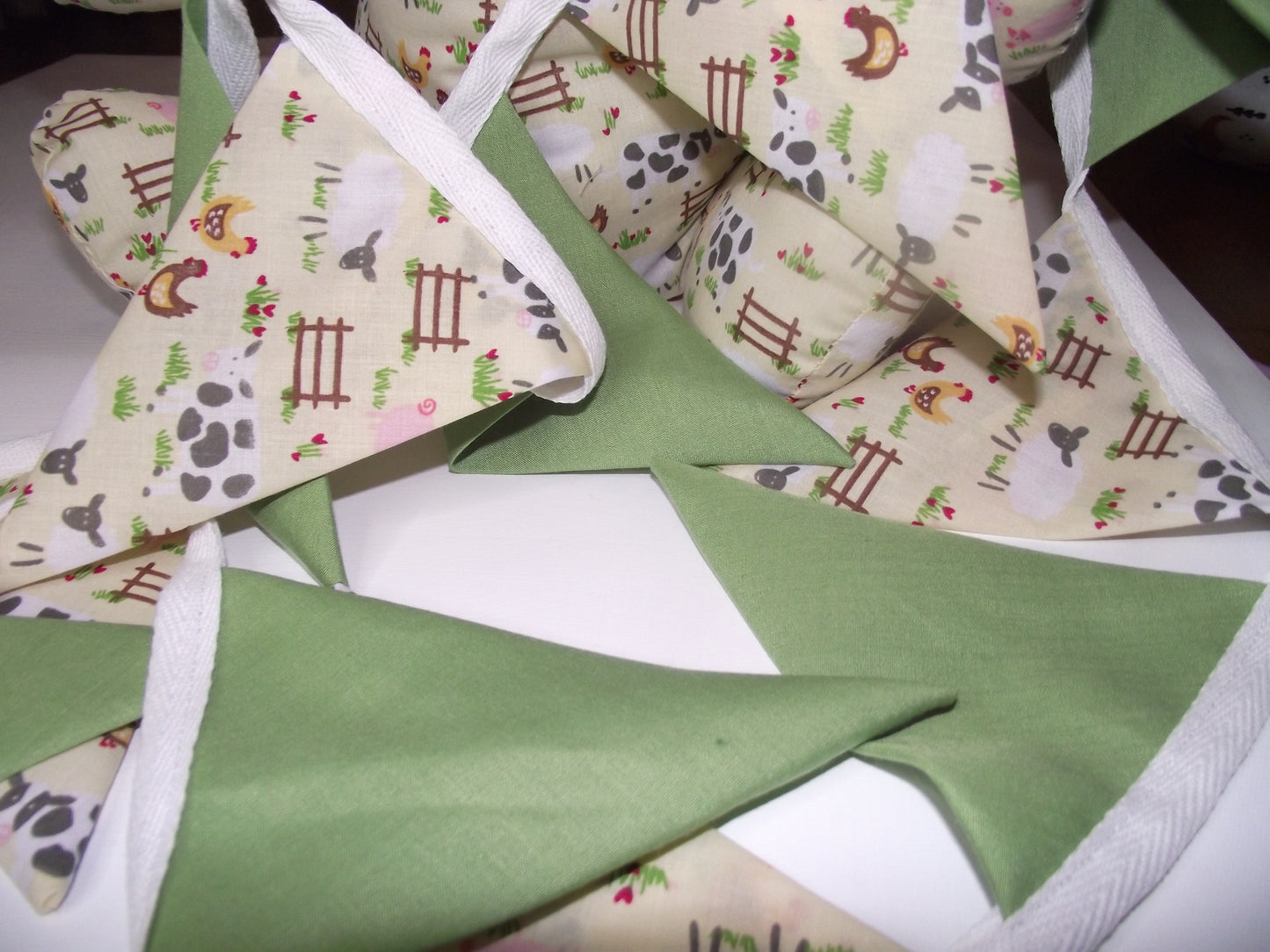 Green Farmyard Bunting