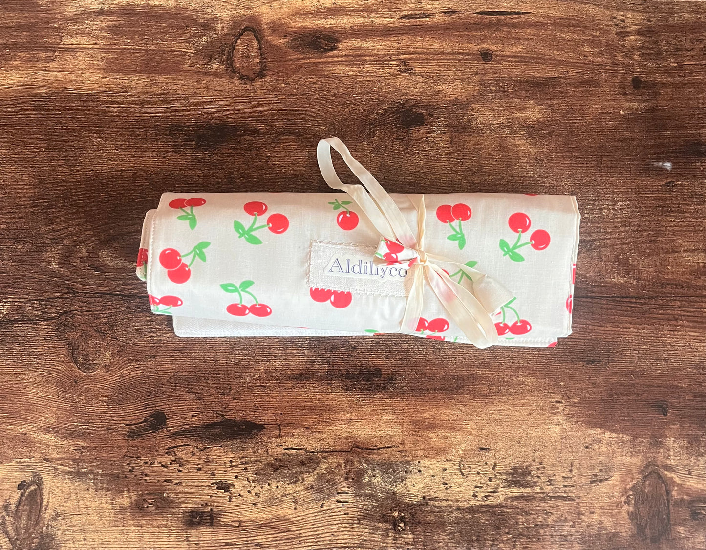 Very Cherry Beige Brush Roll