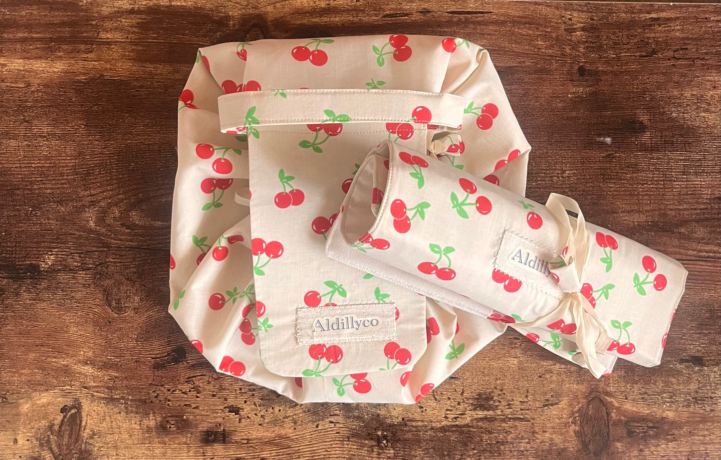 Very Cherry Beige Brush Roll