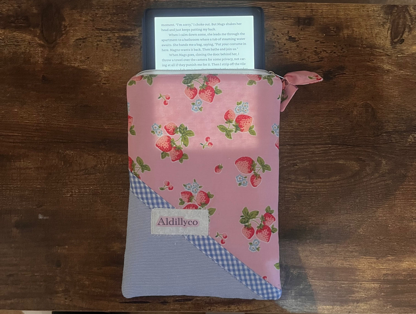 Strawberry Patch Zip Kindle Case