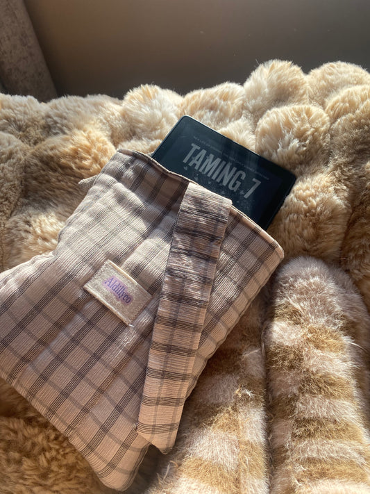 The Rustic Plaid Bow Kindle Case