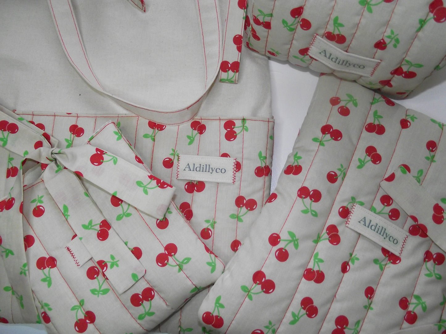 Very Cherry Beige Bow Kindle Case