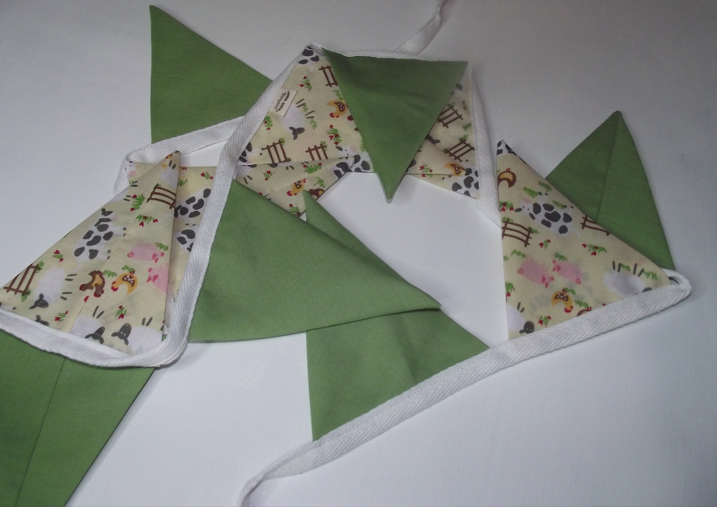Green Farmyard Bunting