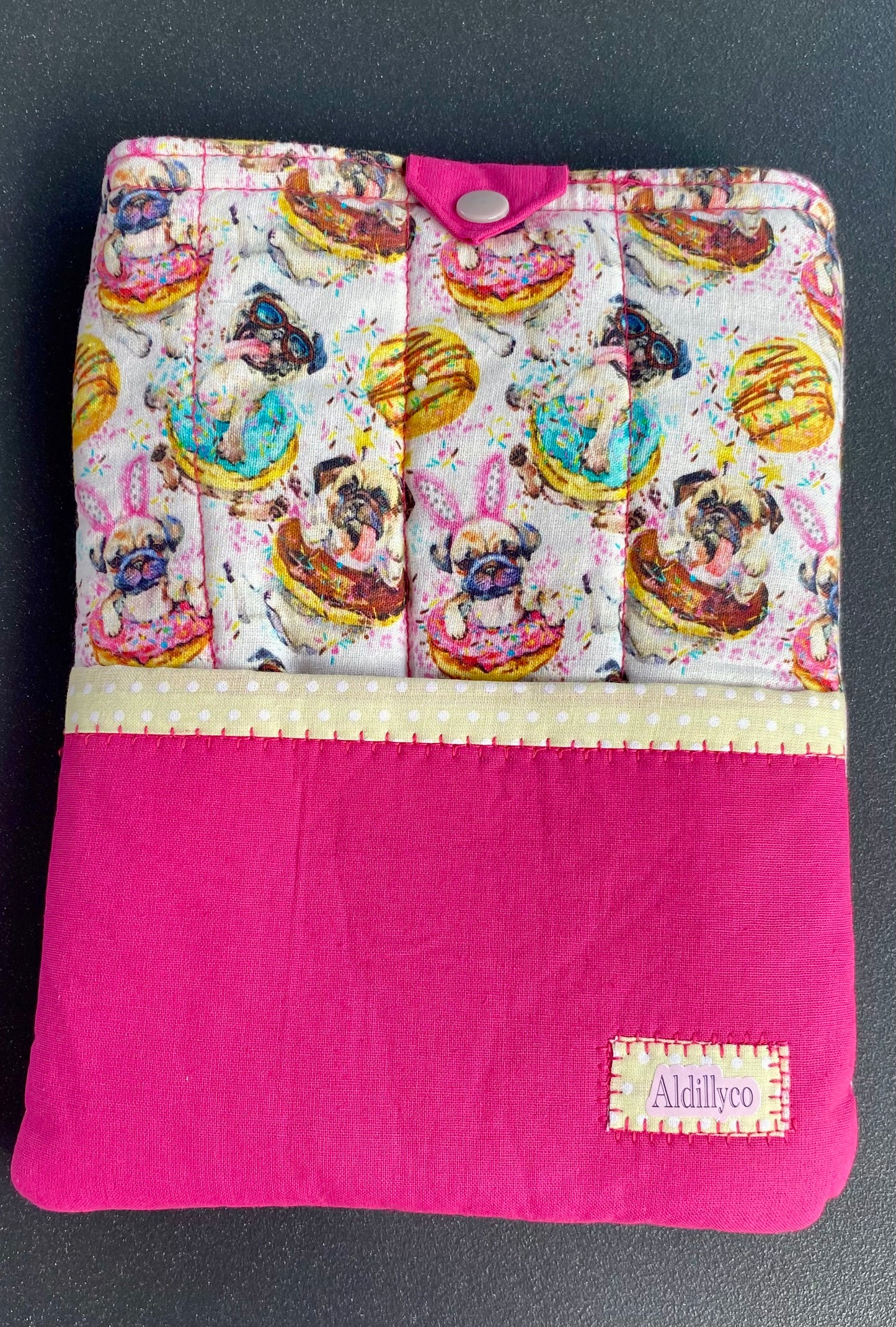 Pug & Doughnut Print Kindle Case