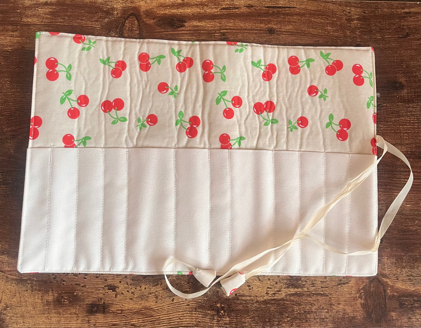 Very Cherry Beige Brush Roll