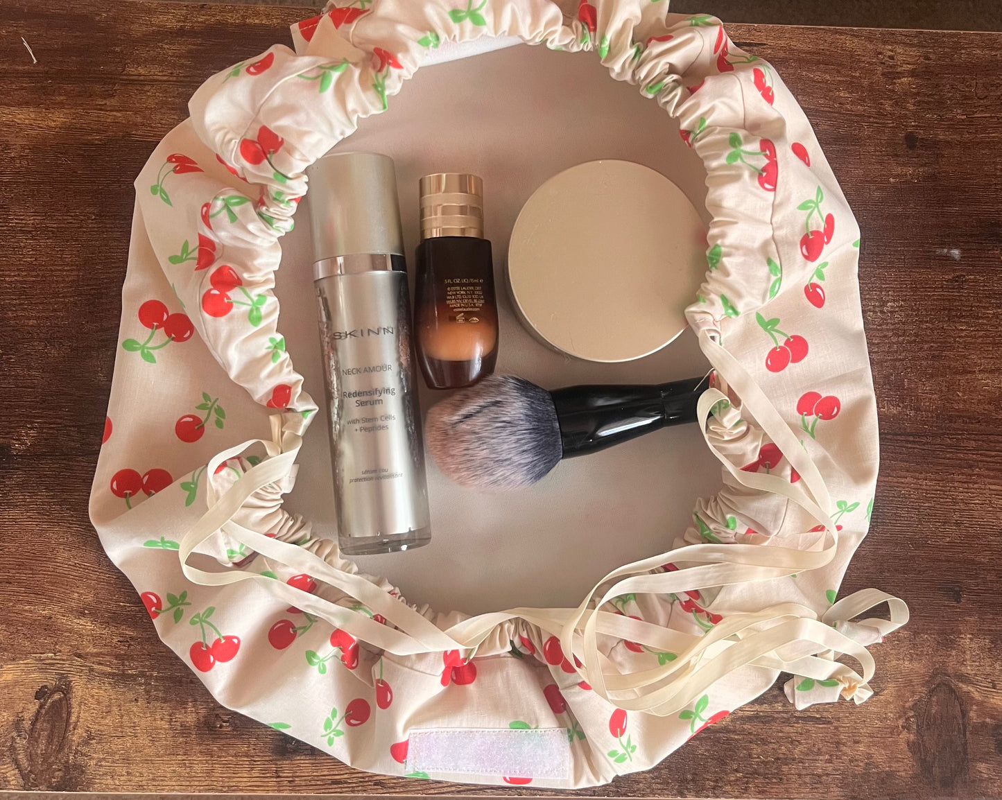 Very Cherry Beige Round Makeup Bag