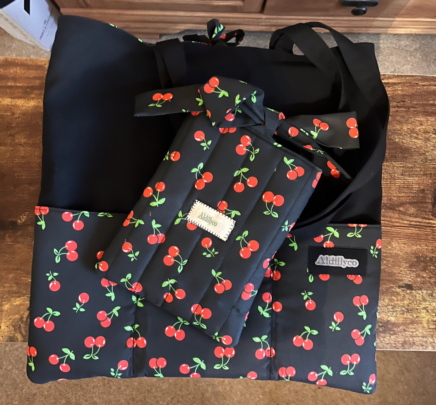 Very Cherry Black Bow Kindle Case