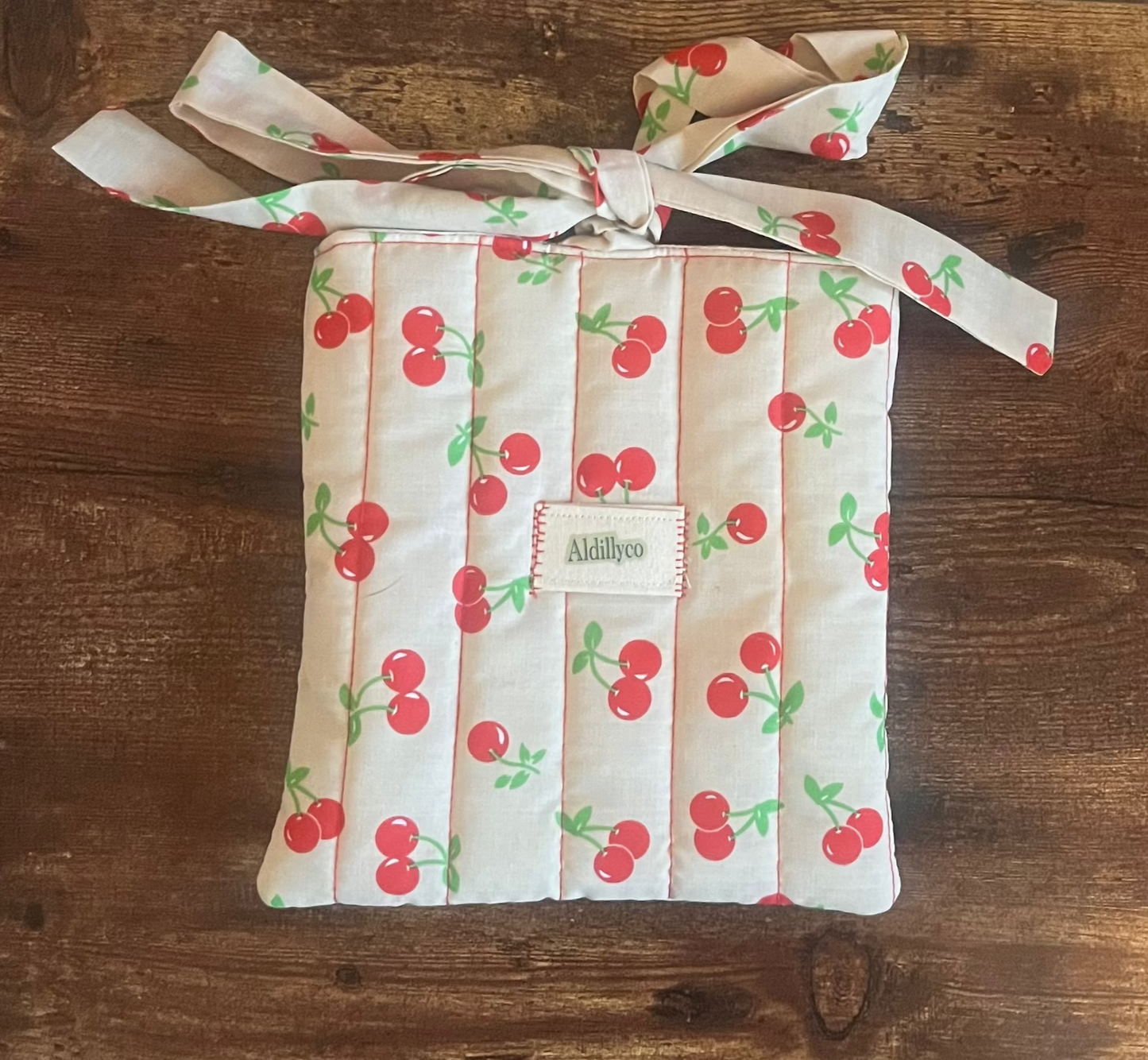 Very Cherry Beige Bow Kindle Case