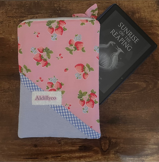 Strawberry Patch Zip Kindle Case